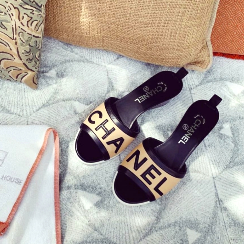 Price FIRM💯 CHANEL🖤SS19 Leather Slide Mules + PVC heel 39.5